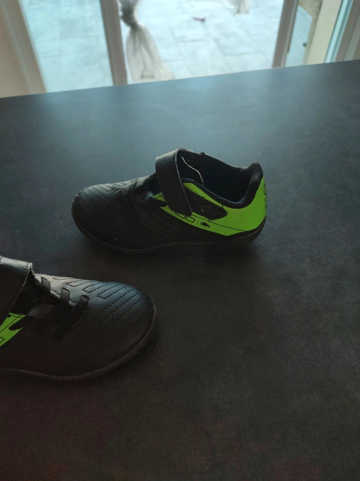 Children's soccer shoes size 27 – photo 3